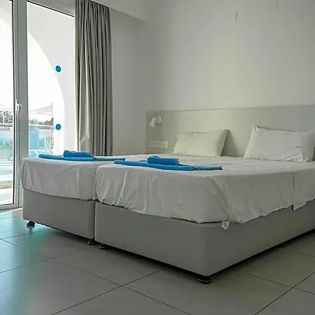 Hotel Kaos 2*